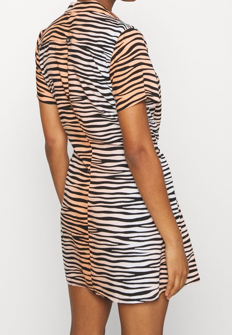 obey t shirt dress BIANCA LONG TANK DRESS DIGITAL Black / XL