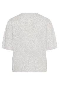 Pull gris clair à manches courtes, tissu tricoté, encolure arrondie, coupe décontractée, vue de dos, texture subtile avec une apparence douce.