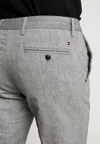 Tommy Hilfiger Chino kalhoty - grey