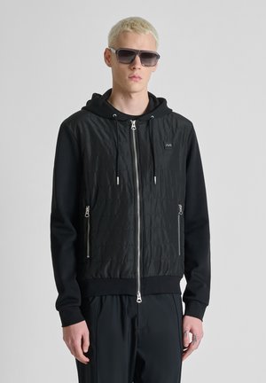 HOODIE WITH PADDING CONTRAST BODY WITH LOGO PATCH - Giacca da mezza stagione - black