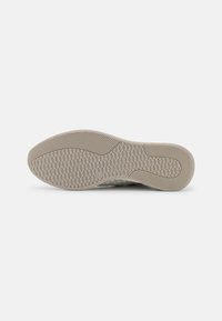 Marco Tozzi Trainers - white comb