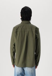 Only & Sons ONSLEDGER LIFE - Button down-skjorte - olive night