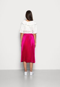 YAS Saia plissada - pink yarrow