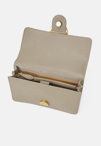 Thumbnail Image 3