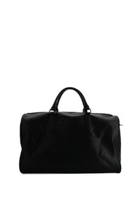 Borsa da viaggio in pelle nera con finitura testurizzata, manici doppi e logo in rilievo sulla parte frontale. Presenta una chiusura con zip e un ampio interno.