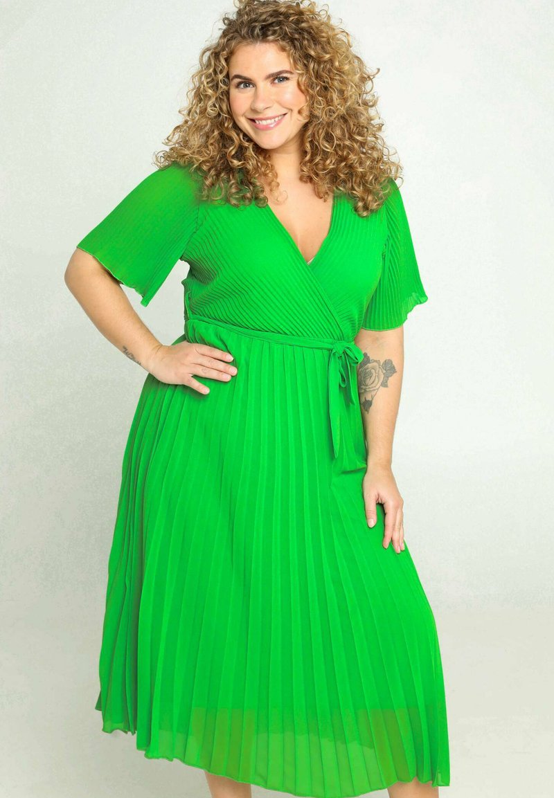 Paprika UNIE ET PLISSÉE Day dress green Zalando.de