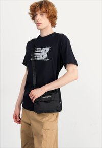 Santa Cruz TITO SIDE BAG UNISEX - Τσάντα χιαστί - black