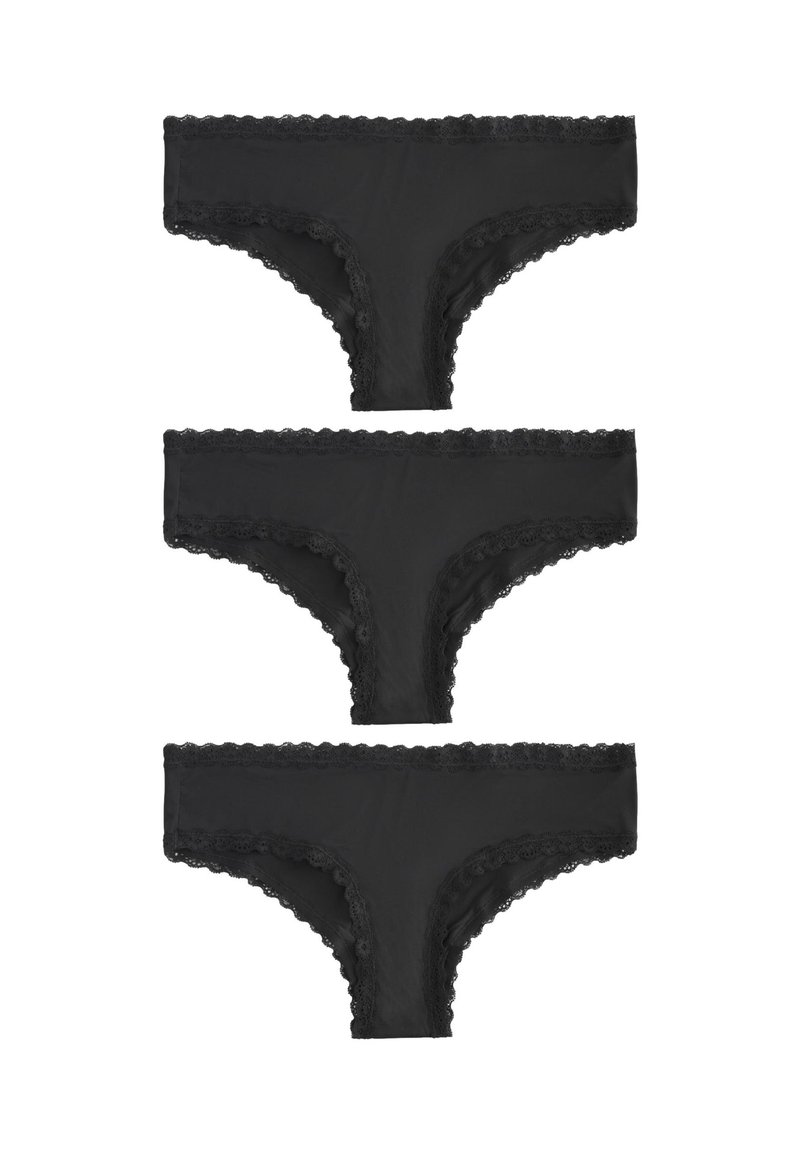 Trois paires de culottes noires bordées de dentelle, avec un tissu doux, une couvrance moyenne, et un délicat bord festonné le long de la taille et des jambes.