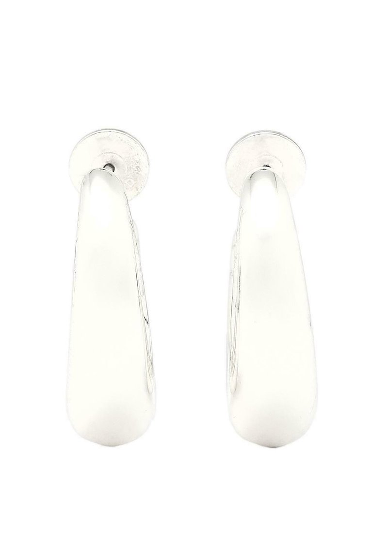 Silvriga örhängen med en slät, rundad design och polerad yta. Formen är förlängd och droppformad, med säkra stift.
