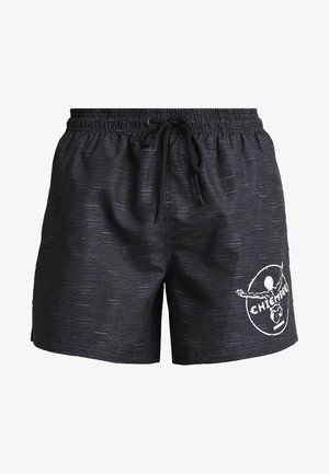 Zwarte zwemshorts met een gestructureerd, gestreept patroon, voorzien van een elastische tailleband met een trekkoord en een logo op de linkerzijde.