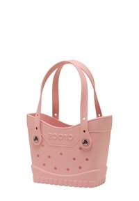 Roze rubberen draagtas met een afgeronde vorm, zijopeningen, een merkopdruk aan de voorkant en een vlakke, textuurrijke bodem. Beschikt over dubbele schouderbanden en metalen accenten.
