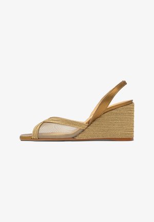 Castañer, BETTY - WEDGE SANDALS - Alpargatas - gold