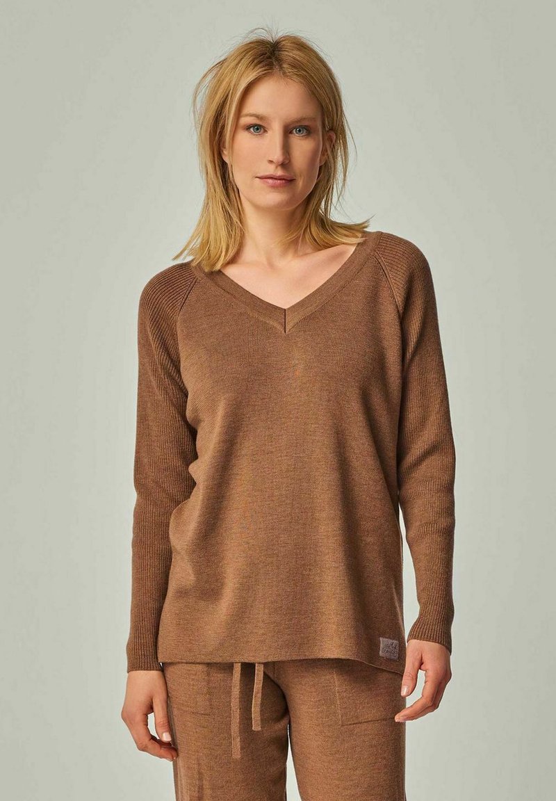 YOU LOOK PERFECT DORINA - MERINO WOLLE V-PULLOVER - Pyjama top - cognac