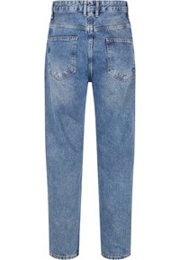 Jeans in denim azzurro chiaro con un design a gamba dritta, stile a cinque tasche e leggera scoloritura. Presentano una vita a media altezza e dettagli cuciti.