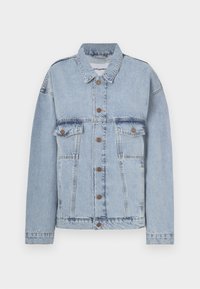 Svetlo moder jakna iz denima z gumbasto zapiranjem spredaj, dvema žepoma na prsih in klasičnim ovratnikom. Oversized kroj z obrabljenimi detajli.