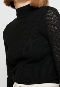 ONLY Stickad tröja - black