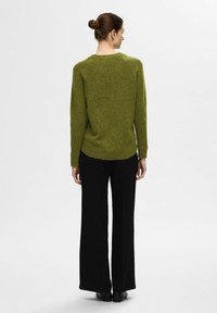 Selected Femme SLFLULU LS O-NECK B NOOS - Pulover - cardamom seed