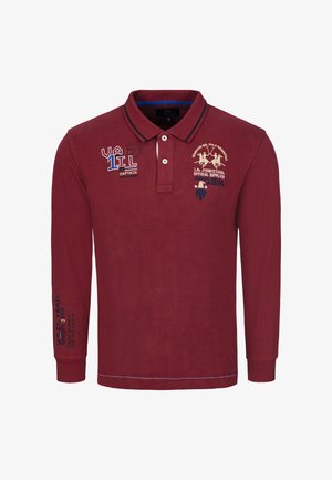 Bordeauxrød langærmet polo i bomuld med krave, der har broderede motiver, kontrastsyninger og tekstdetaljer på ærmerne.