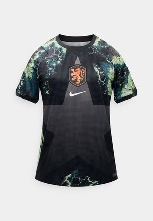 Maillot de football noir et gris foncé avec un motif subtil d'étoiles, détails abstraits verts et jaunes sur les manches, logo Nike et écusson avec un lion.