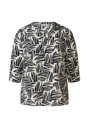 Luźna bluzka z lekkiego materiału w czarno-białym, abstrakcyjnym wzorze liści, z rękawami 3/4 i dekoltem w kształcie litery V.
