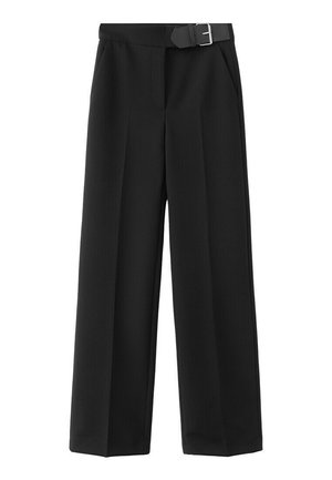 Pantalon noir taille haute à jambes larges avec plis à l'avant, poches latérales et ceinture noire assortie avec une boucle argentée.
