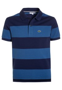 Polohemd aus strukturiertem Baumwollstoff, mit dunkelblauen und hellblauen horizontalen Streifen, zwei Knöpfen an der Leiste und einem kleinen grünen Logo auf der Brust.