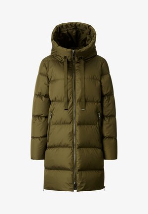 Abrigo de plumas verde oliva con capucha, cierre frontal completo, dos bolsillos con cremallera y cuerdas ajustables en el cuello para un ajuste seguro.