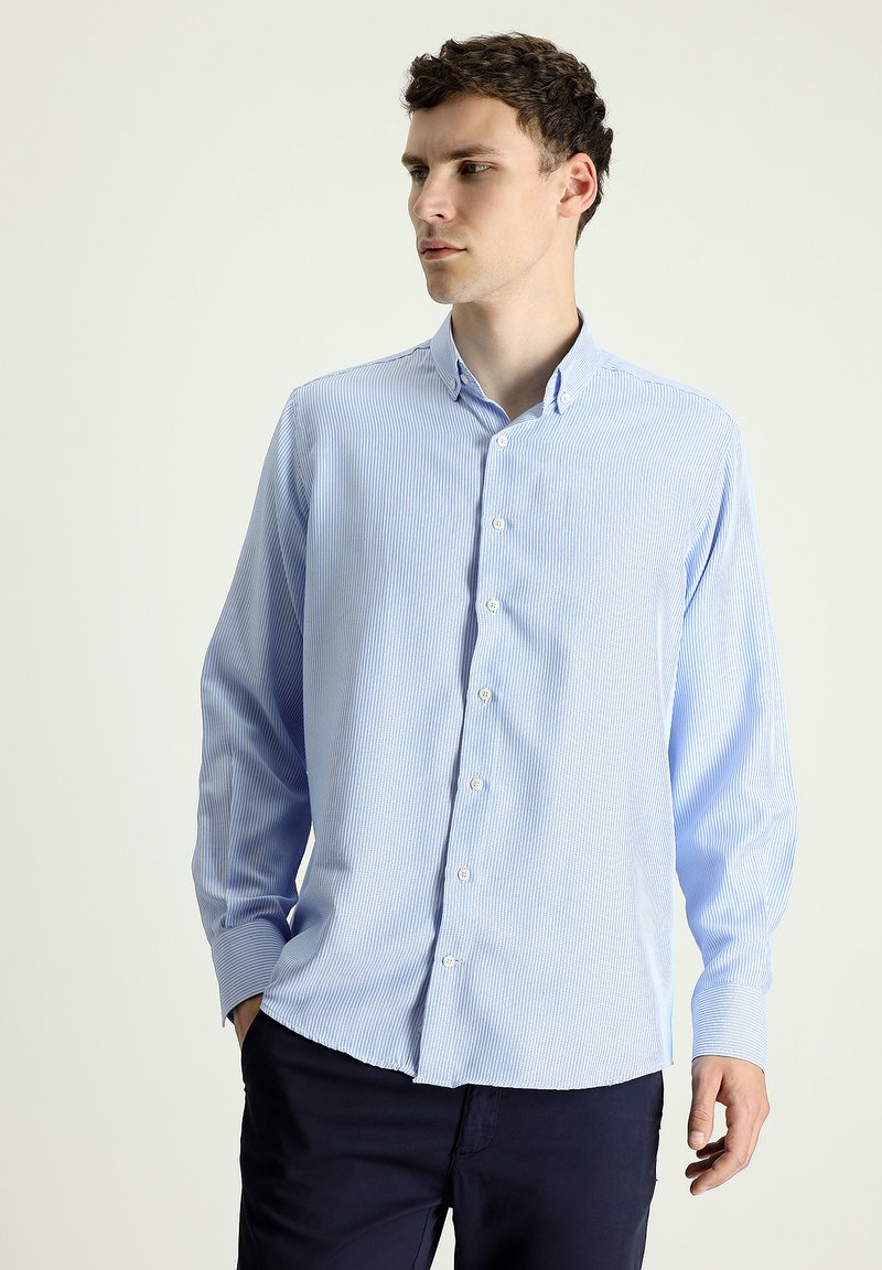 Kigili GESTREIFTE REGULAR FIT - Camicia - sky blue