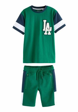 SHORT SLEEVE SET  - REGULAR FIT - Lühikesed püksid - green