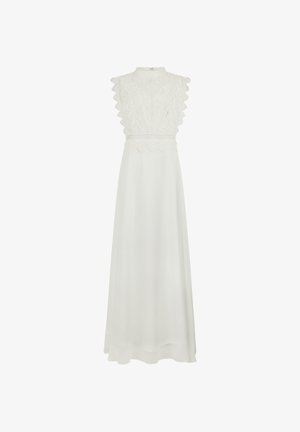 Vestito lungo bianco senza maniche con collo alto, dettagli in pizzo sul corpetto, bordi smerlati sulle spalle e gonna fluente.