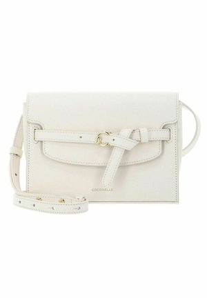 Borsa a tracolla in pelle bianca con patta frontale, dettaglio nodo sulla tracolla, tracolla regolabile e ferrature dorate.