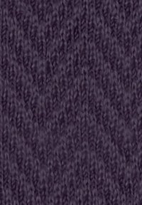 Tissu tricoté violet foncé avec une texture fine et un motif de côtes verticales, offrant une apparence douce et chaude.
