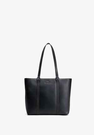 Schwarze Ledertasche mit zwei Schulterriemen und einem kleinen silbernen Markenlogo auf strukturierter Oberfläche.