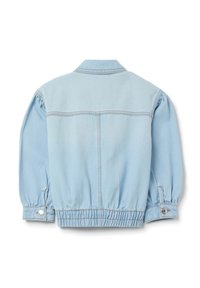 Lichtblauwe denimjas met een ontspannen pasvorm, elastische tailleband en knoopmanchetten. Kenmerkt zich door gestikte details en een kraag.