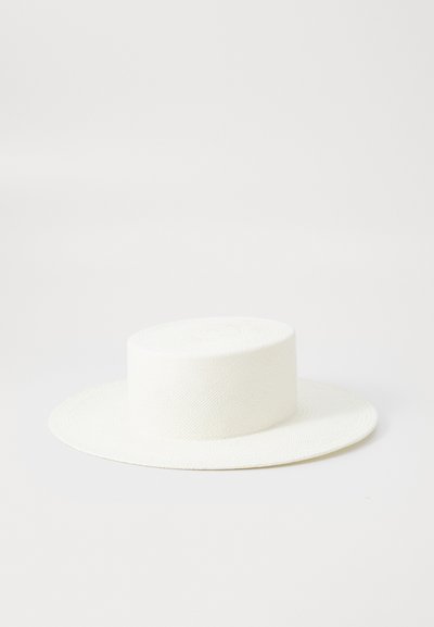 RUSLAN BAGINSKIY CHAIN BOATER HAT - Müts - white