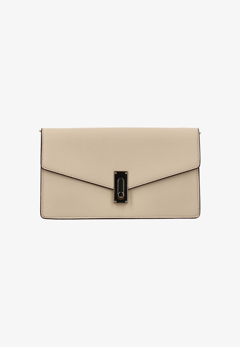 Beige rechthoekige leren clutch met een gestructureerd oppervlak, envelopvormige klep, donkere randafwerking en centrale metalen draaisluiting.