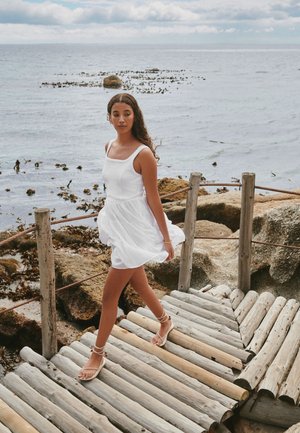 Next, TALL FIT - SQUARE NECK MINI TIERED SUMMER DRESS  . - Hverdagskjole - white