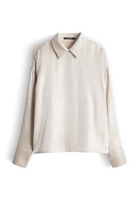 Blusa in satin beige chiaro con colletto classico, maniche lunghe e taglio dritto. Presenta una lucentezza sottile e una texture liscia.