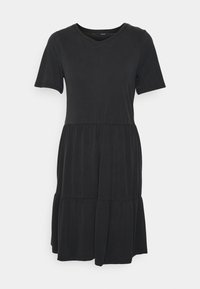 Vestido preto de mangas curtas em tecido macio, com decote em V, corpete justo e saia rodada em camadas. Design simples e sólido, sem padrões.