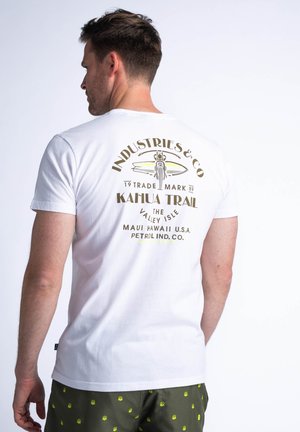 Witte katoenen T-shirt met een grafische print op de achterkant, met surfplankontwerp en tekst. Korte mouwen en ronde hals.