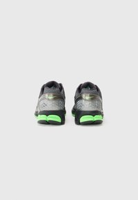 Nike Sportswear ZOOM VOMERO 5 - Sportbačiai - silver-coloured/neon green/black
