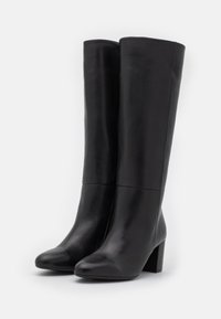 Bottes hautes jusqu'au genou en cuir noir avec un bout rond et un talon bloc, présentant une texture lisse et un design simple et élégant.