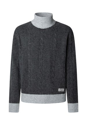 Dunkelgrauer Kabelstrickpullover mit hellgrauem geripptem Rollkragen und Bündchen. Mit einem kleinen Markenetikett am Saum. Weiche Textur, klassischer Schnitt.