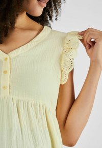 JoJo Maman Bébé FLUTTER SLEEVE MATERNITY - REGULAR FIT - Blūze - yellow