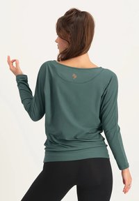 Urban Goddess YOGA BUDHI - Langarmshirt - forest