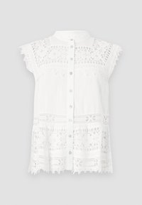 Blusa bianca con maniche corte a cappuccio, caratterizzata da dettagli in pizzo e una chiusura con bottoni sul davanti. Il tessuto strutturato e l'orlo scallopato aggiungono interesse visivo.