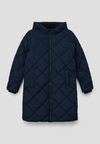 Cappotto imbottito blu navy con cappuccio, dotato di una cerniera completa e due tasche laterali. Il tessuto ha una texture liscia e un motivo a rombi.