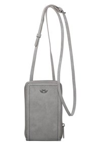 Šedá semišová crossbody taška s nastavitelným popruhem, zipovým uzavřením a decentním logem na přední straně. Obdélníkový tvar s prošívanými detaily.