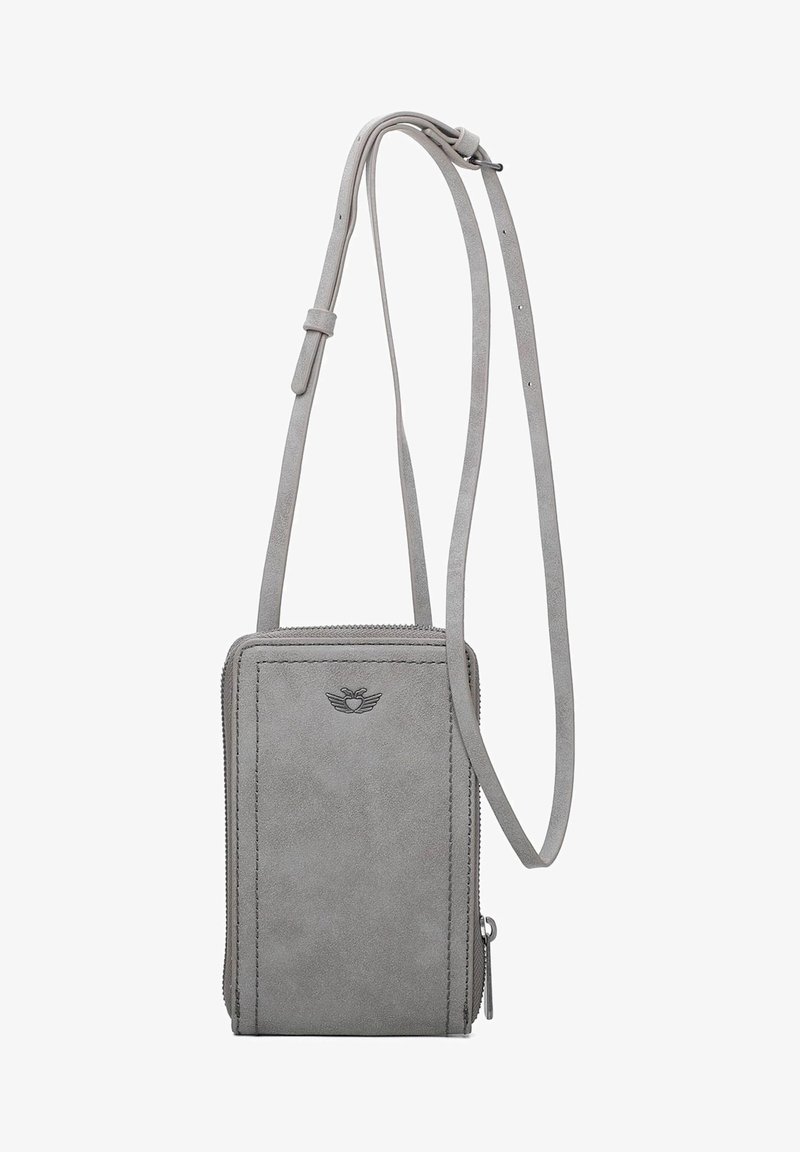 Šedá semišová crossbody taška s nastavitelným popruhem, zipovým uzavřením a decentním logem na přední straně. Obdélníkový tvar s prošívanými detaily.