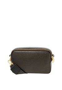 Borsa a tracolla in pelle marrone con finitura texturizzata, cerniera dorata e tracolla regolabile. Forma rettangolare compatta con interno liscio.